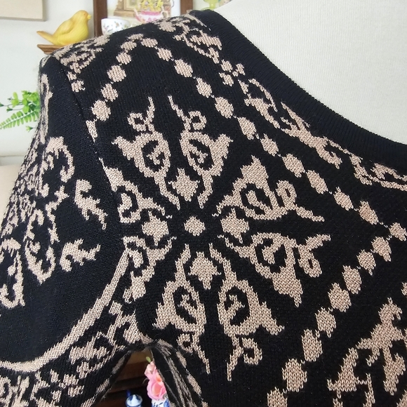 Romeo + Juliet Couture Damask Sweater Dress - Picture 6 of 13